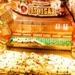 Яркий интерфейс игры Sugar Rush 1000 с красочными символами